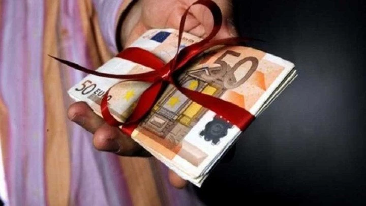 Απίστευτο! Εργοδότης στην Κρήτη πήγε στο σπίτι εργαζόμενης και πήρε πίσω το «δώρο»